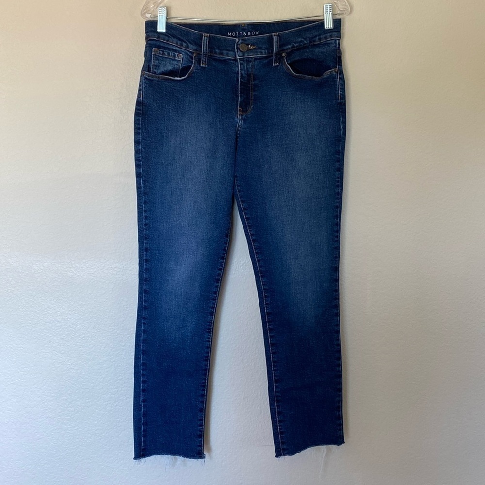 Mott & Bow women’s boyfriend jeans sz 28 raw hem VGUC